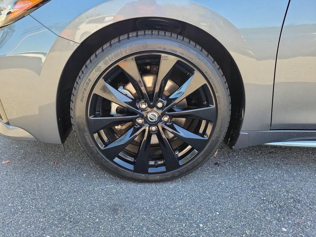Used 2020 Nissan Maxima SR w/ Sport Mat Group FWD image 6
