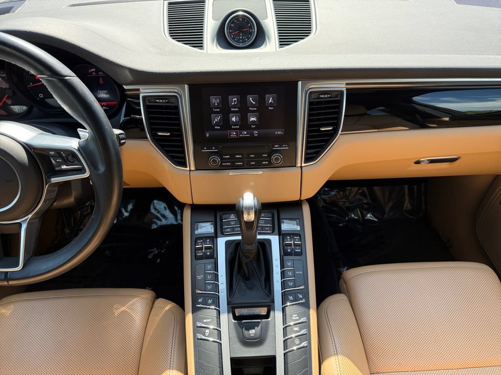 Used 2018 Porsche Macan AWD/4WD image 11