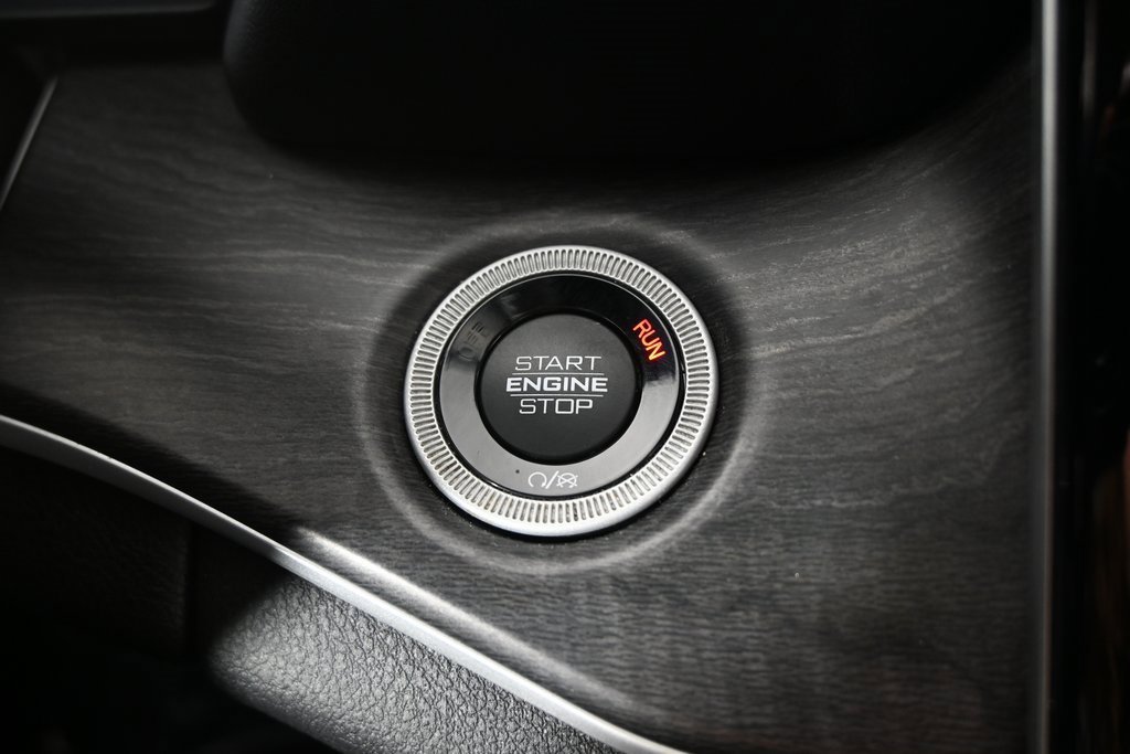 Used 2023 Jeep Grand Cherokee Limited w/ Black Appearance Package image 31