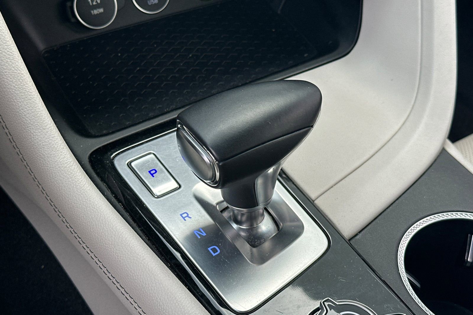 Used 2025 Genesis G70 2.5T image 25