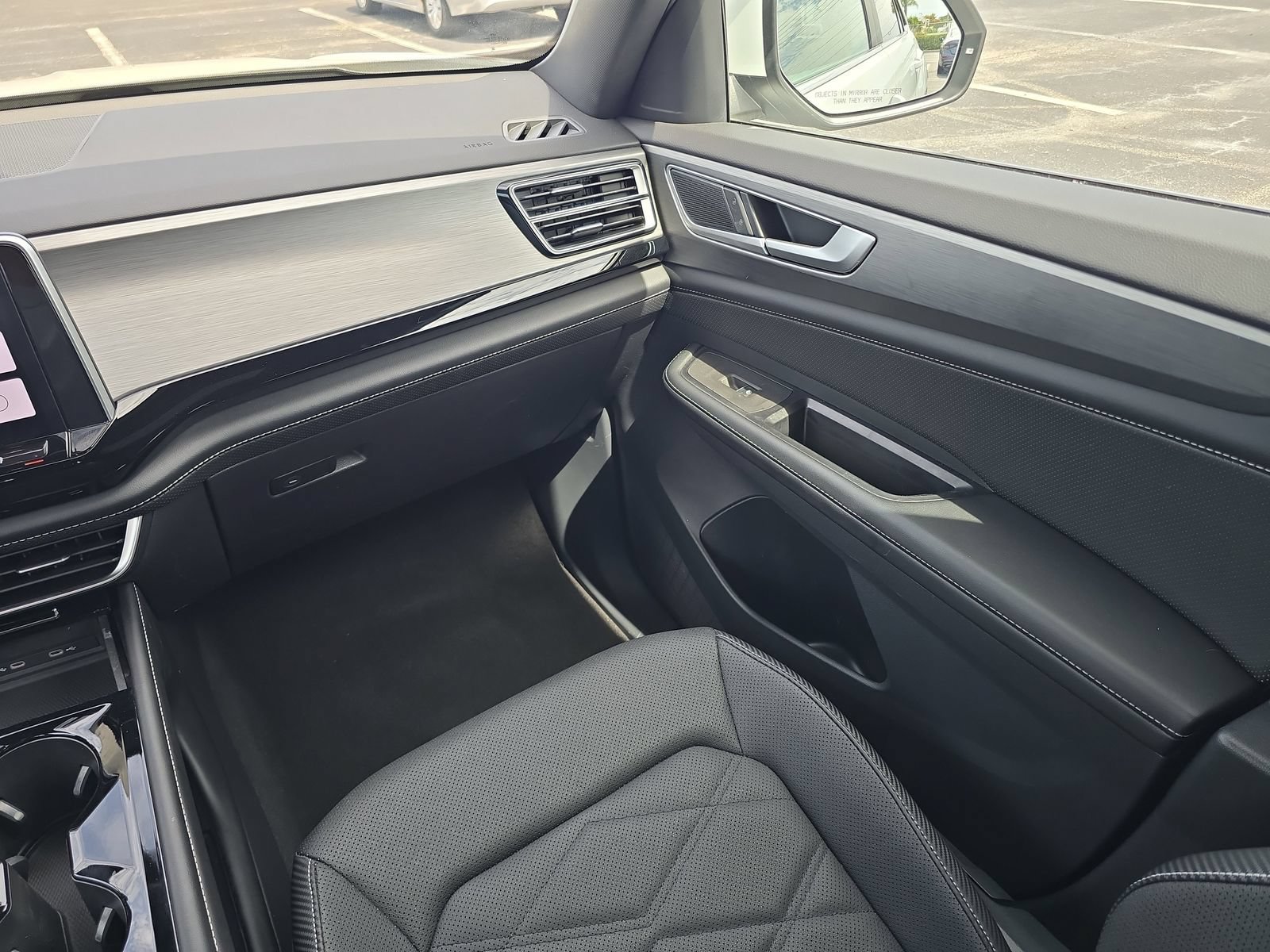 Used 2024 Volkswagen Atlas Cross Sport SE w/ Panoramic Sunroof Package FWD image 12