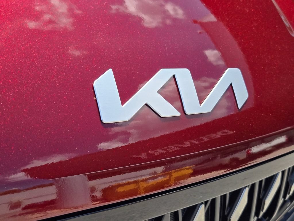 Certified 2025 Kia Carnival FWD image 5