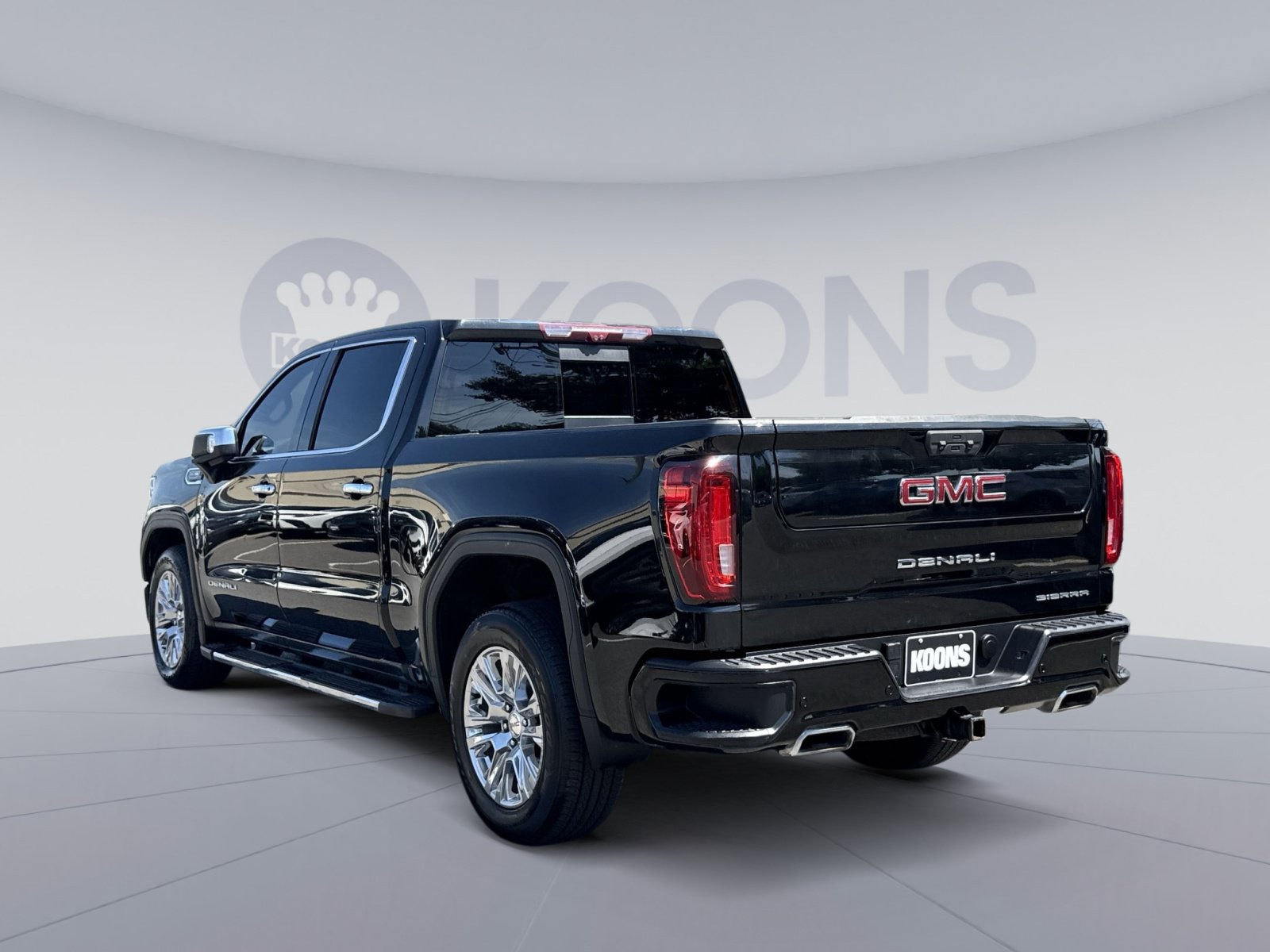 Used 2023 GMC Sierra 1500 Denali w/ Technology Package AWD/4WD image 4