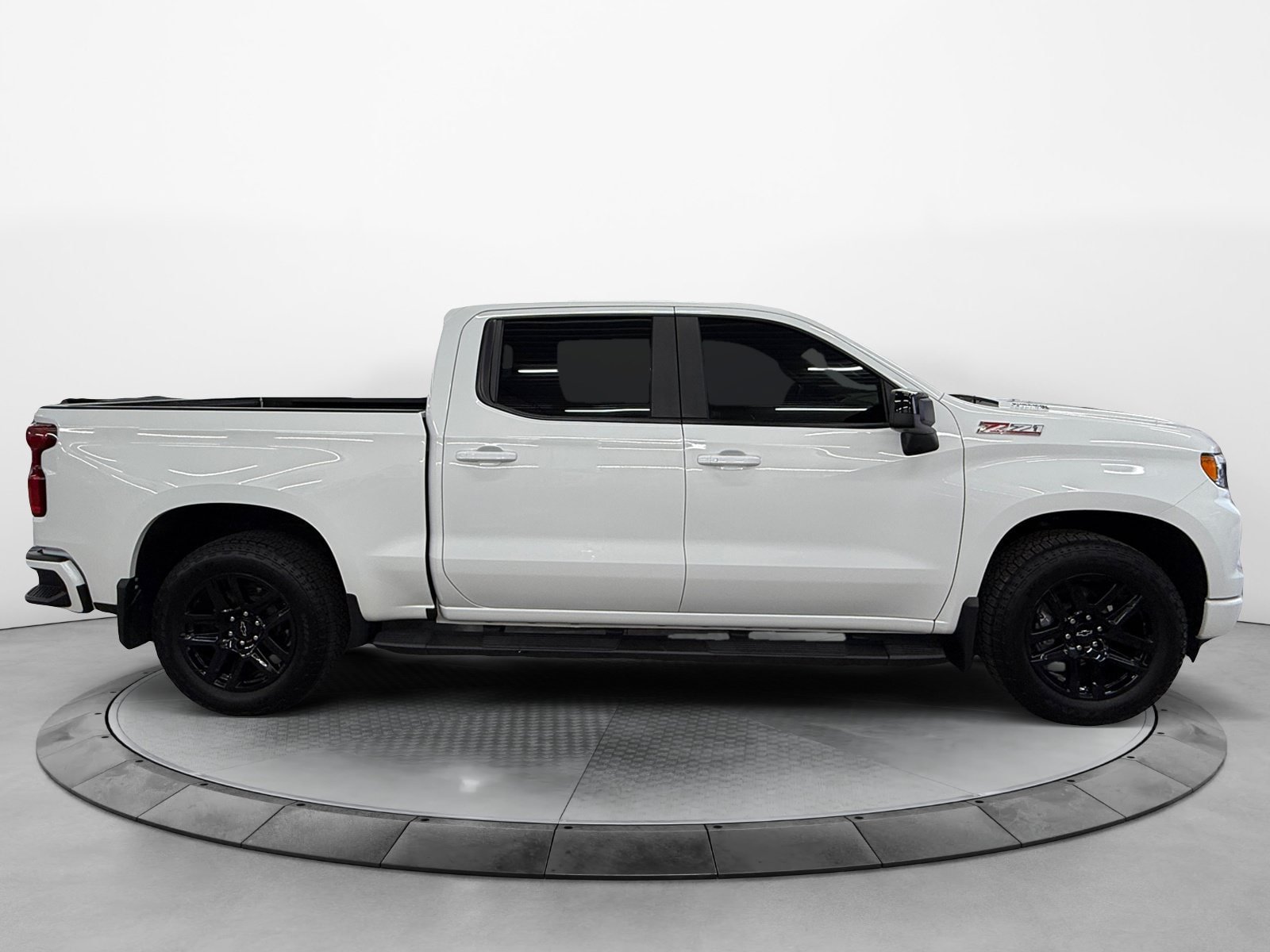 Used 2024 Chevrolet Silverado 1500 RST AWD/4WD image 2