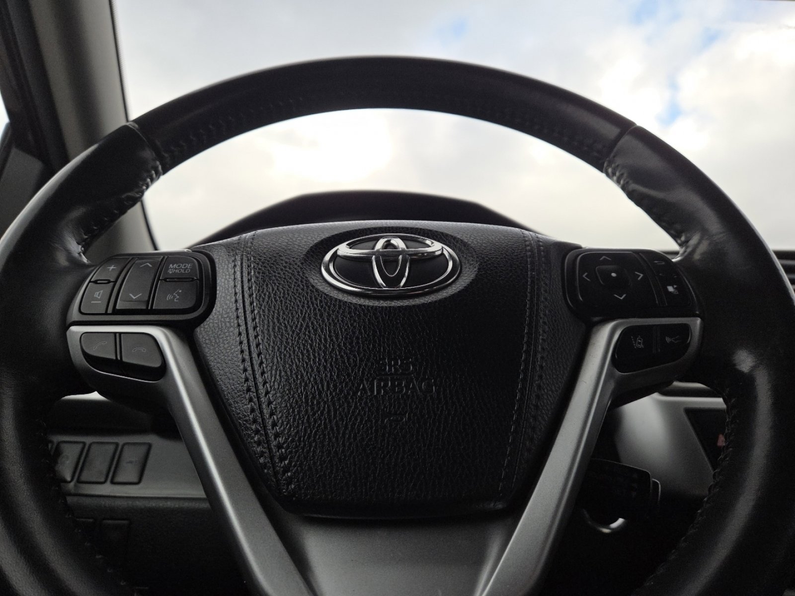 Used 2019 Toyota Highlander Limited image 29
