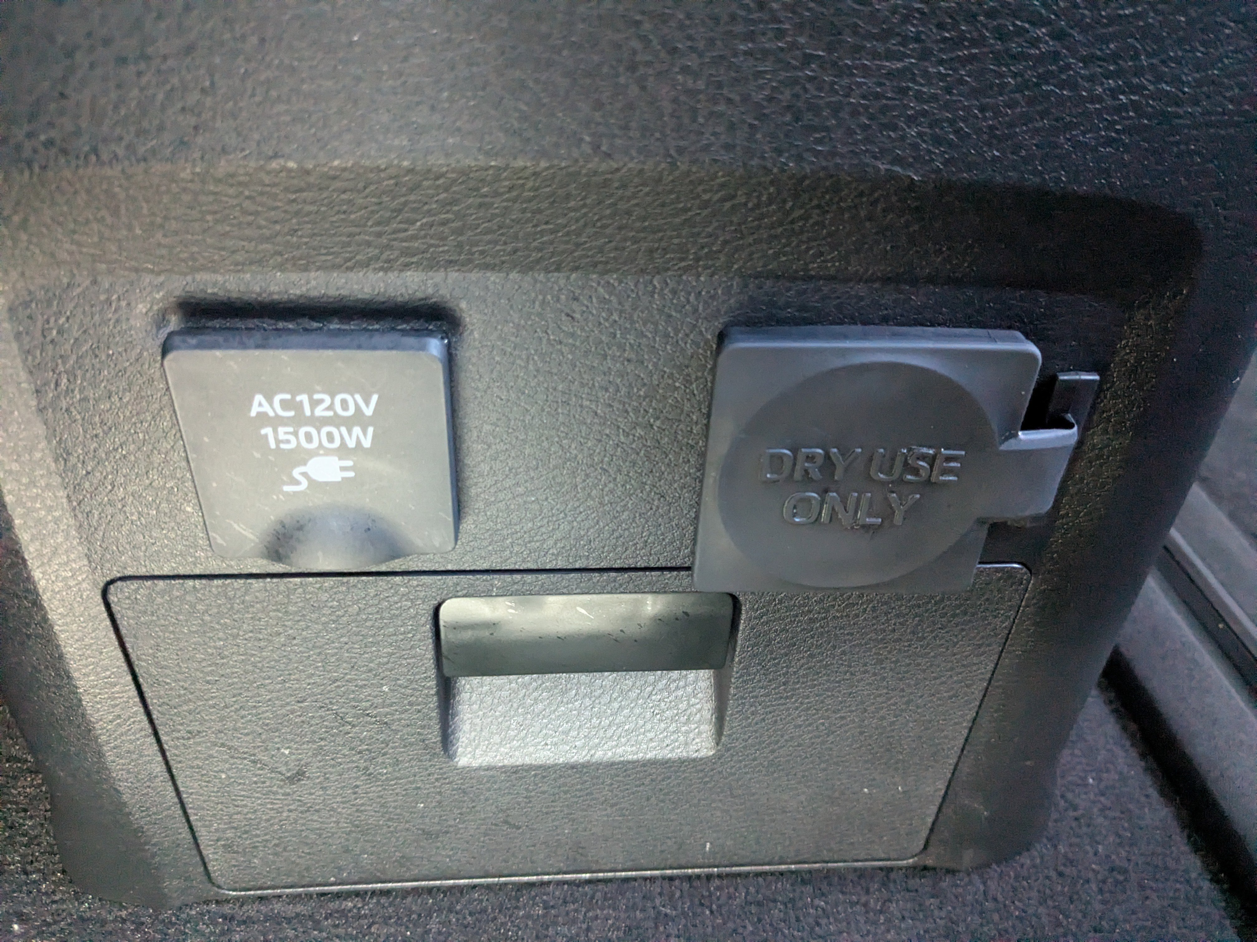 Used 2025 Toyota Sienna Platinum image 22