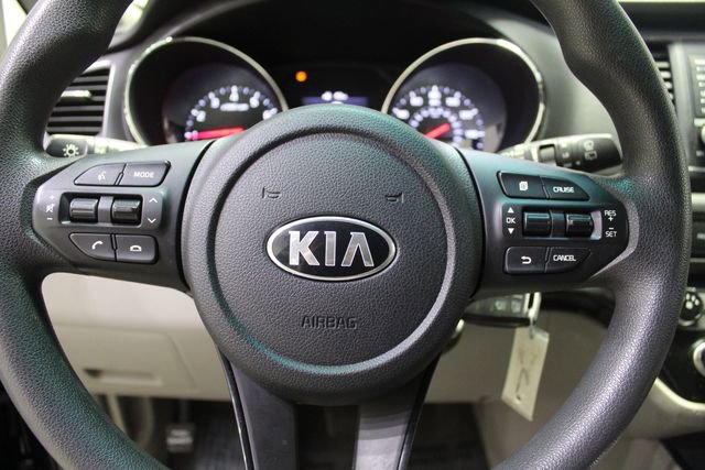 Used 2021 Kia Sedona LX FWD image 13