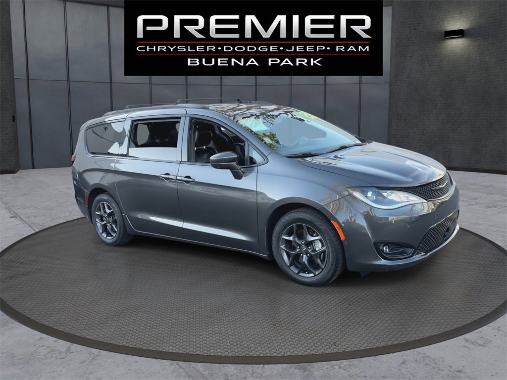 Used 2020 Chrysler Pacifica Touring-L Plus w/ Advanced Safetytec Group image 2