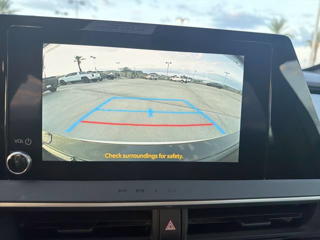 Certified 2025 Toyota Prius LE FWD image 21