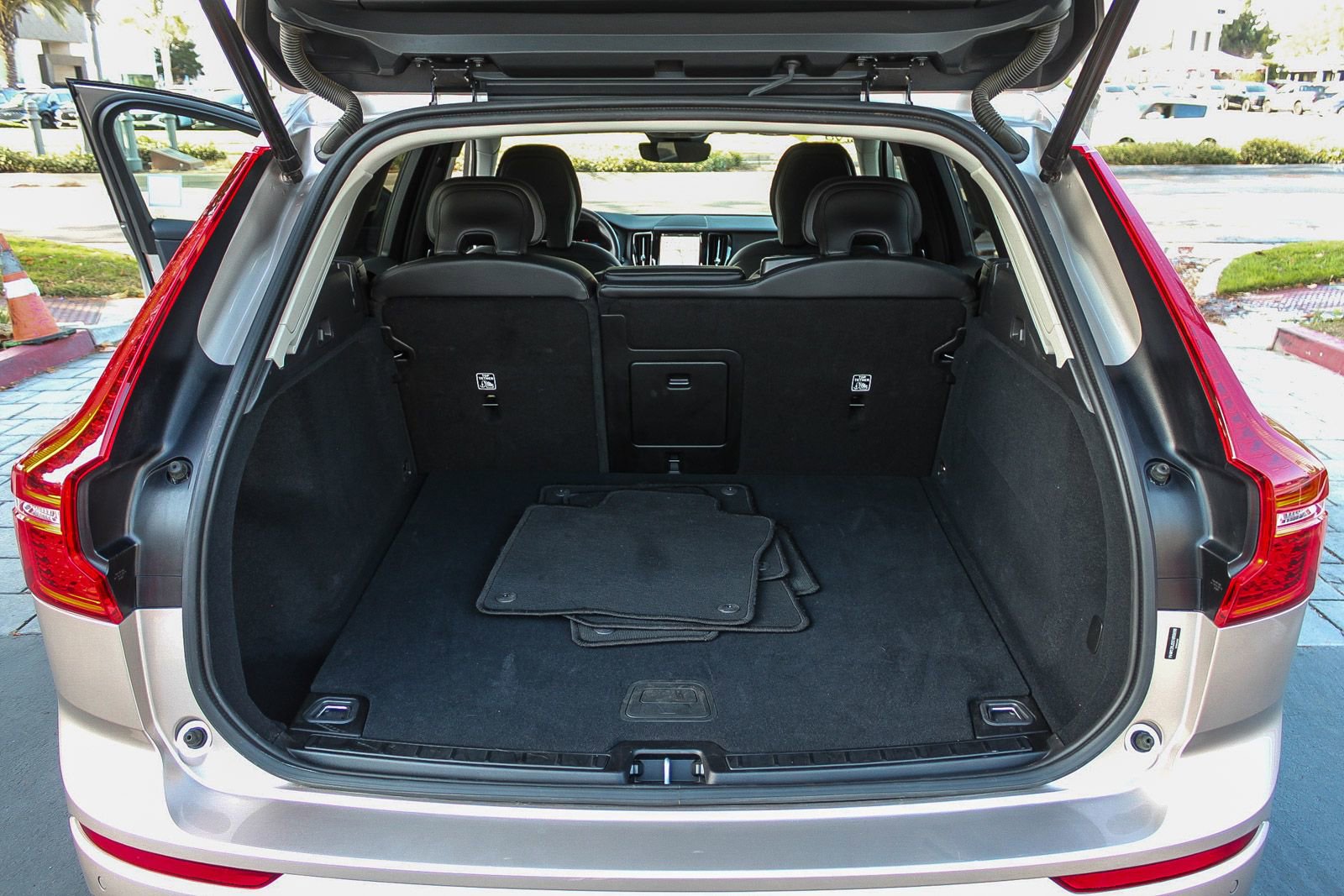 Used 2025 Volvo XC60 B5 Core AWD/4WD image 27