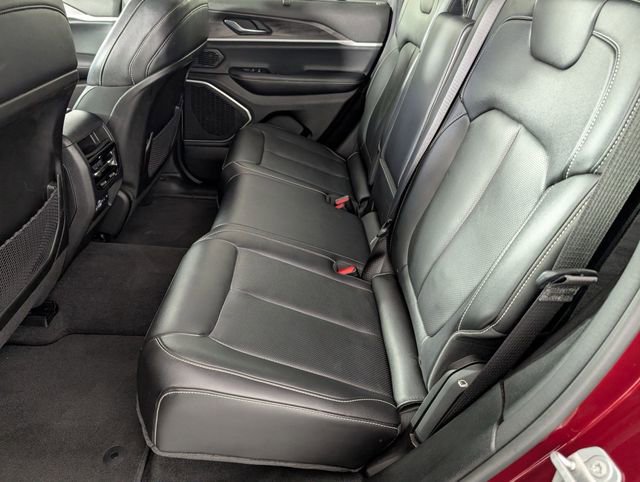 Used 2022 Jeep Grand Cherokee Limited w/ Luxury Tech Group II AWD/4WD image 27
