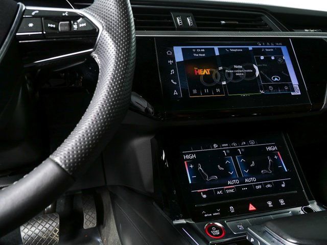 Certified 2023 Audi e-tron S Premium Plus w/ Black Optic Package AWD/4WD image 13