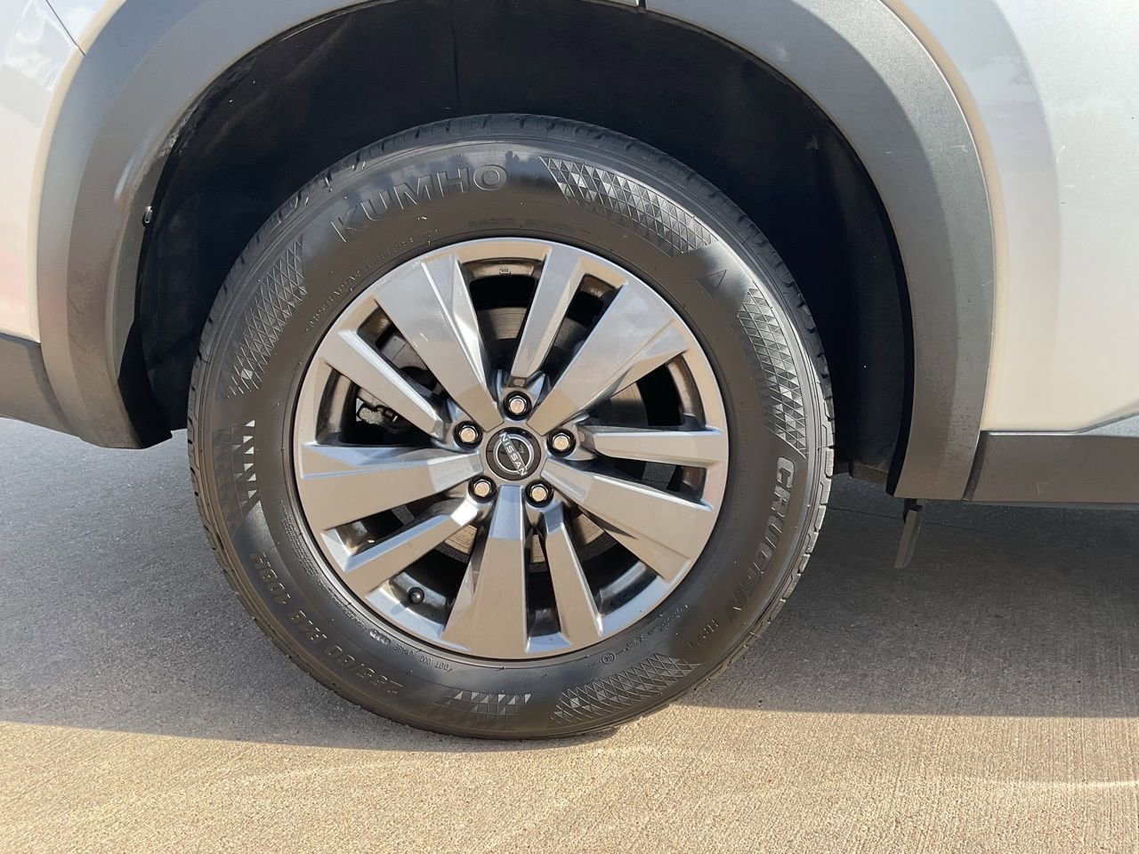 Used 2024 Nissan Pathfinder SV image 10