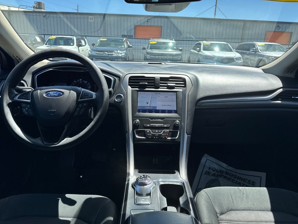 Used 2020 Ford Fusion SE FWD image 12