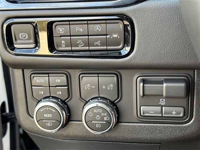 New 2026 GMC Yukon XL AT4 w/ AT4 Premium Plus Package image 17