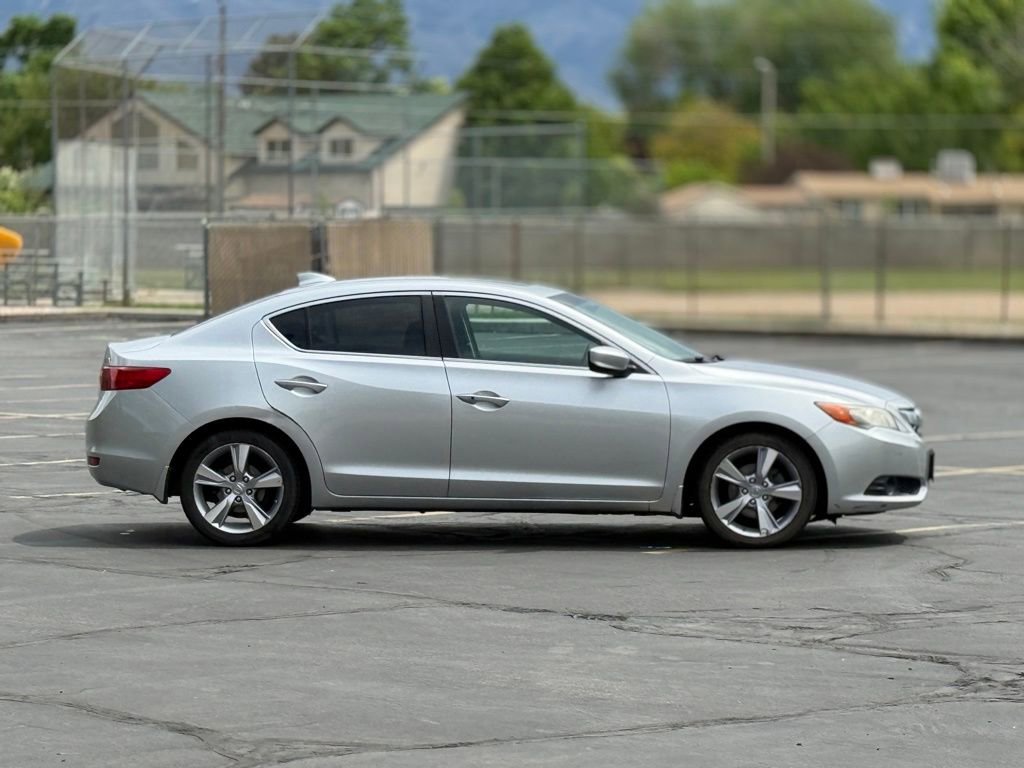 Used 2013 Acura ILX w/ Premium Package FWD image 4