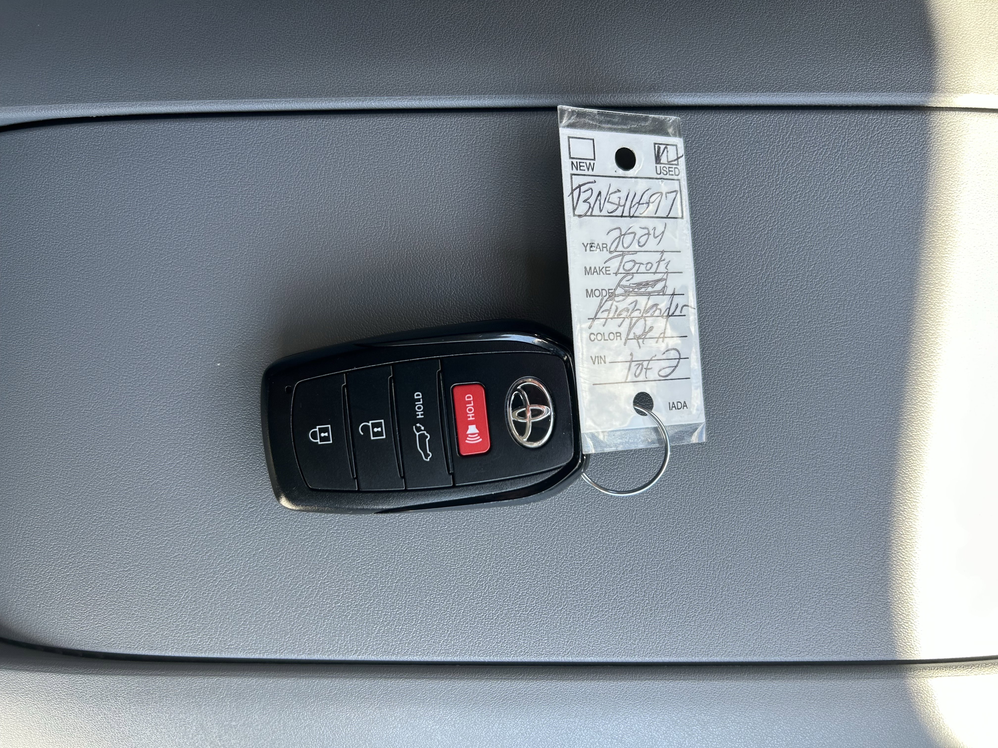 Used 2024 Toyota Highlander Platinum image 30