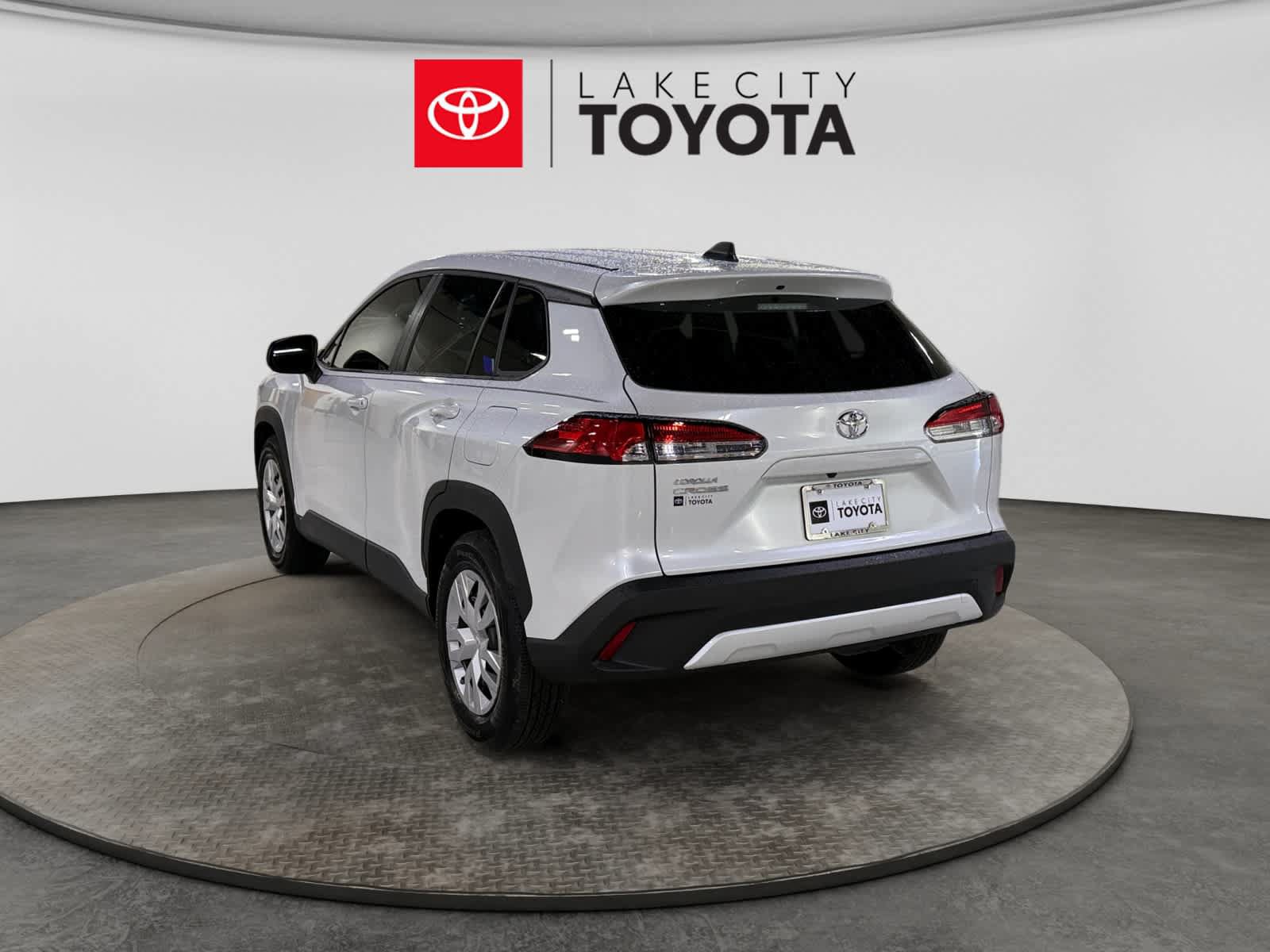 Used 2025 Toyota Corolla Cross L FWD image 5