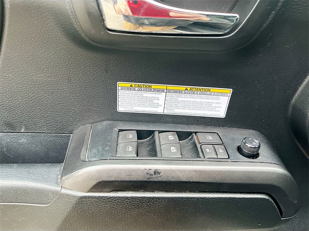 Used 2019 Toyota Tacoma w/ TRD Off-Road Package image 18