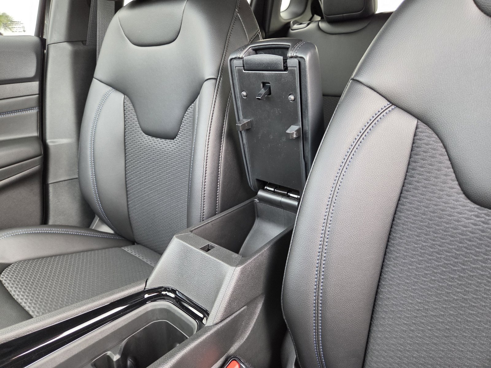 New 2026 Jeep Compass Latitude AWD/4WD image 28