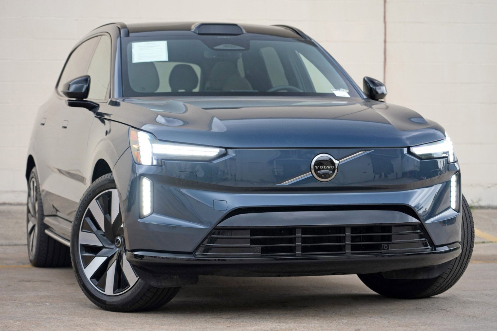 Used 2025 Volvo EX90 Ultra AWD/4WD image 4