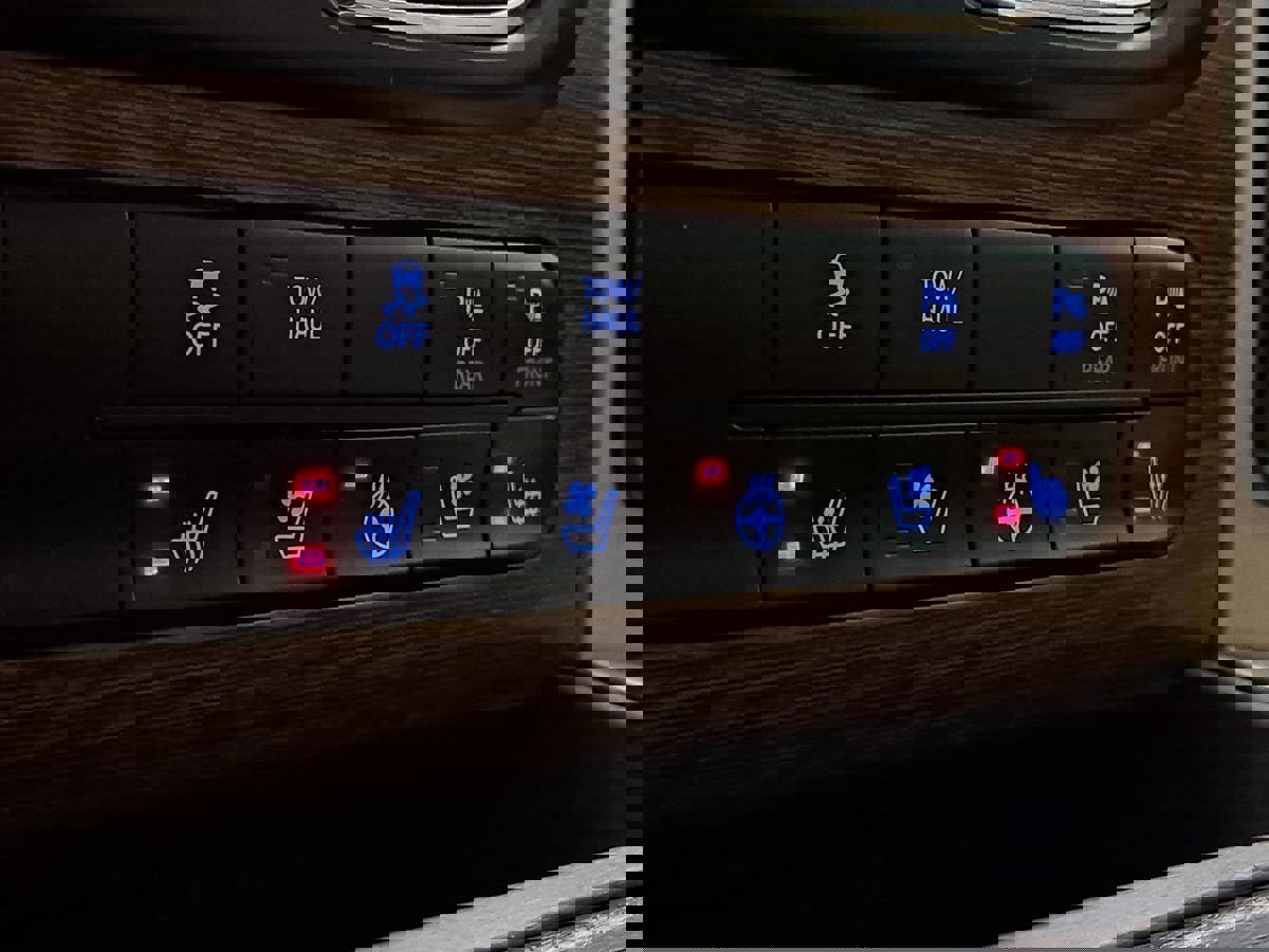 Used 2018 RAM 1500 Laramie w/ Convenience Group image 17