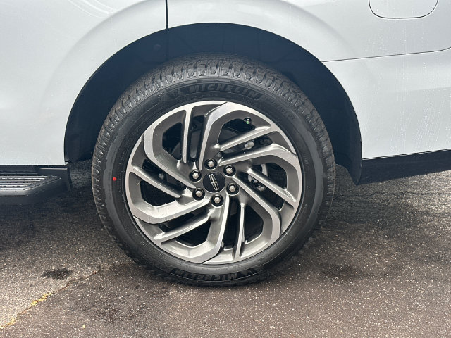 New 2026 Lincoln Navigator Premiere AWD/4WD image 19