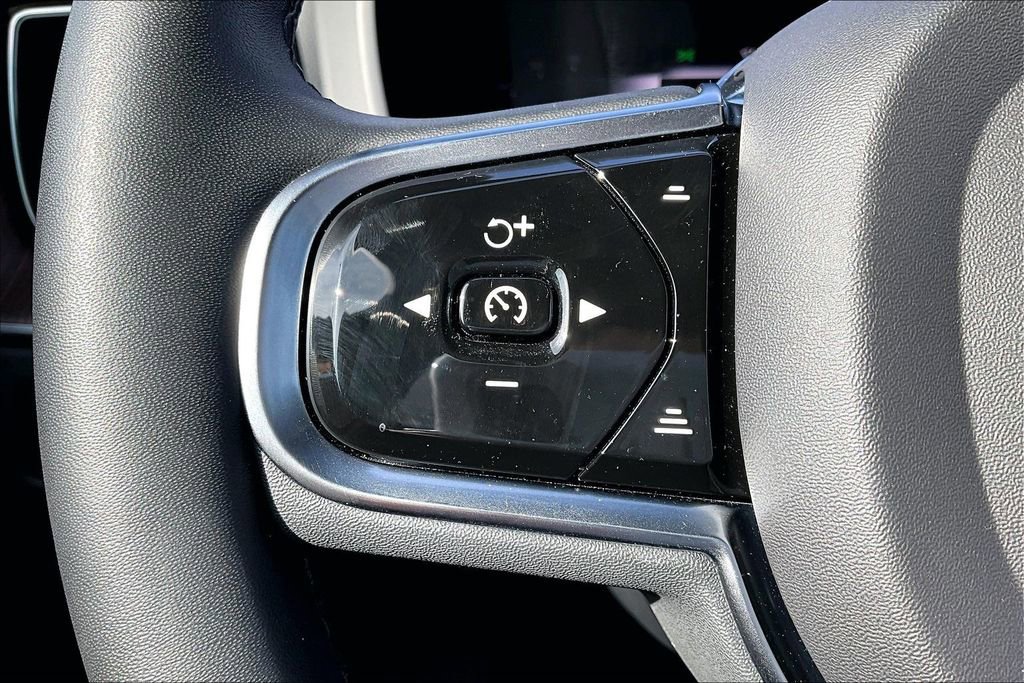 Used 2023 Volvo XC60 B5 Ultimate w/ Climate Package image 26