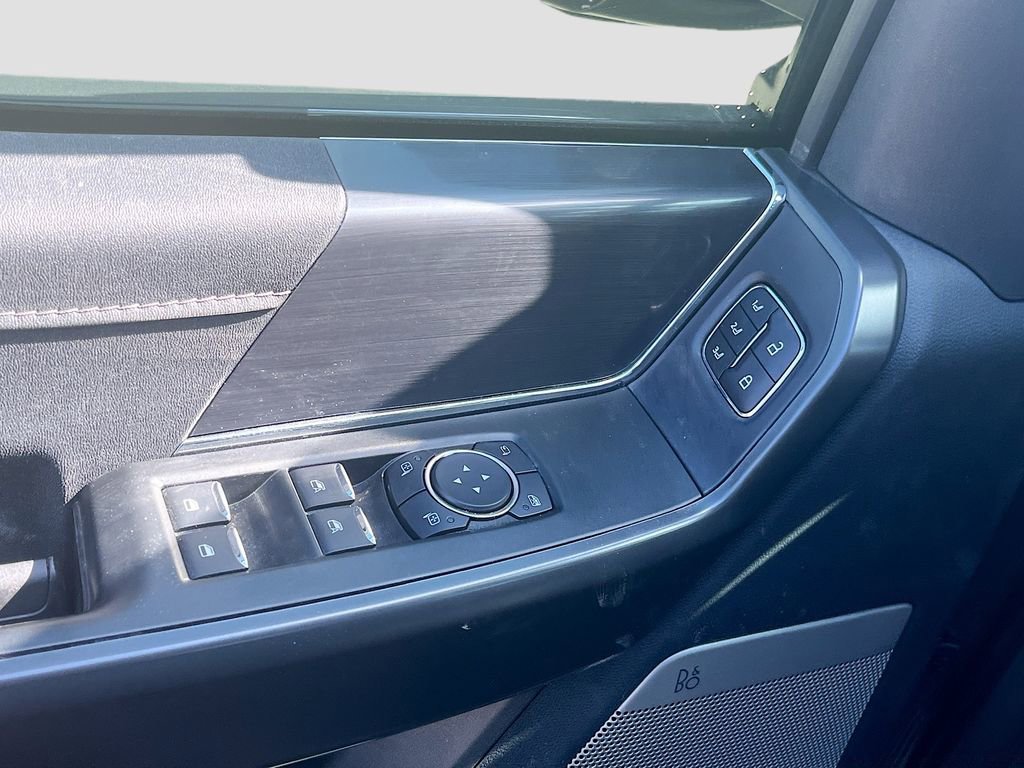 Used 2025 Ford F150 Lariat w/ Equipment Group 501A Mid image 18
