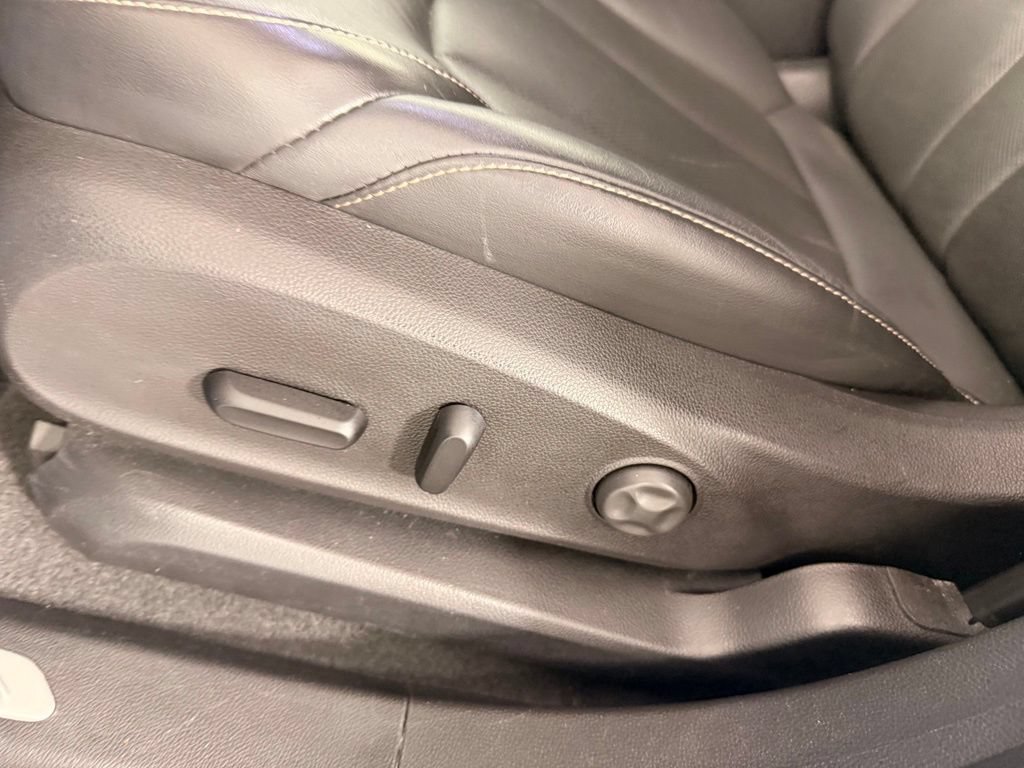 Used 2017 Buick Envision Essence FWD image 27