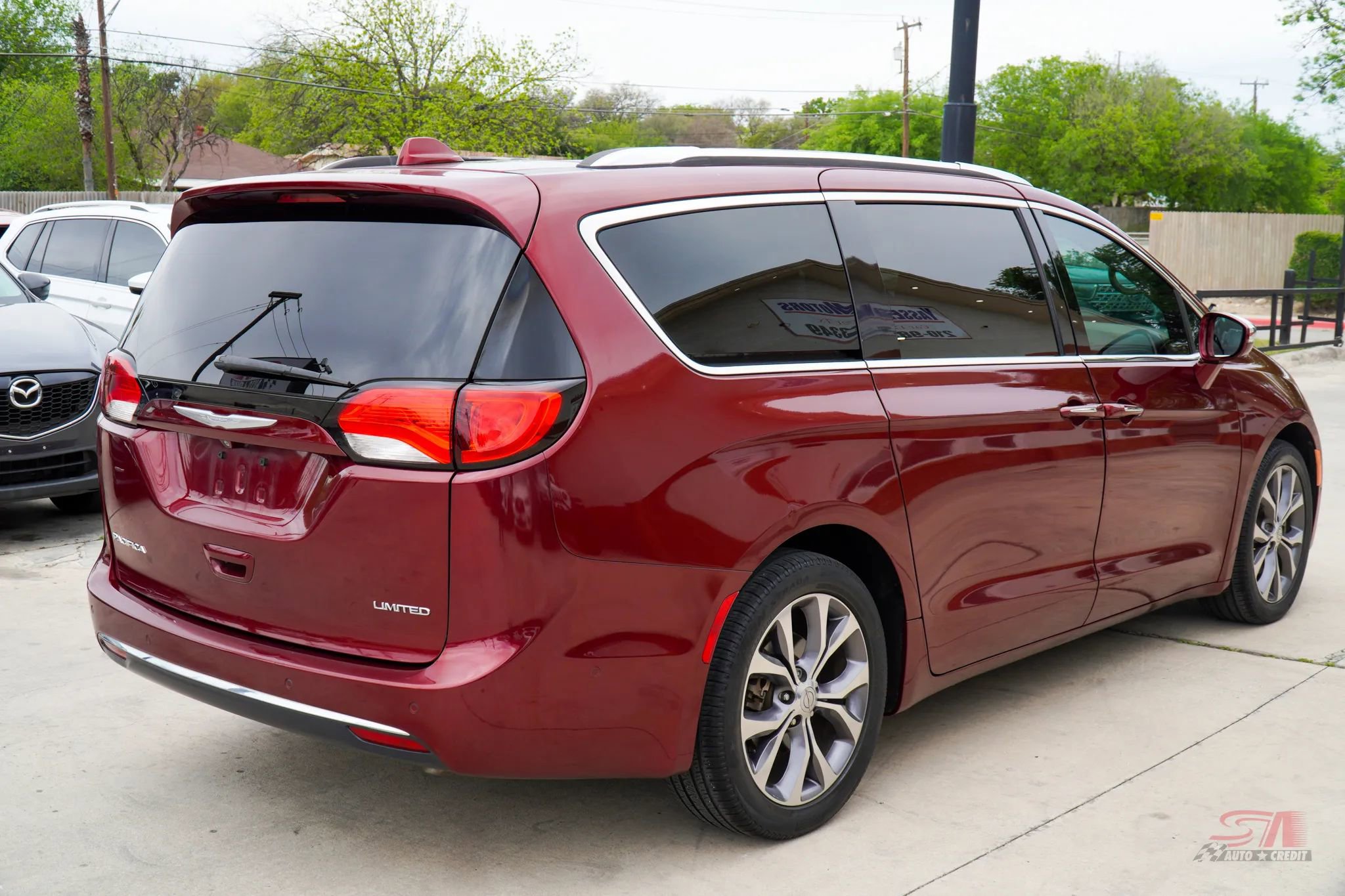 Used 2017 Chrysler Pacifica Limited image 6