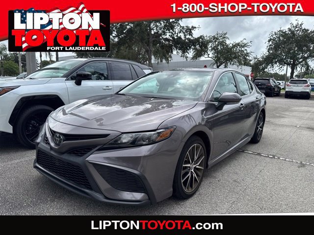 Used 2024 Toyota Camry SE w/ Cold Weather Package FWD image 1