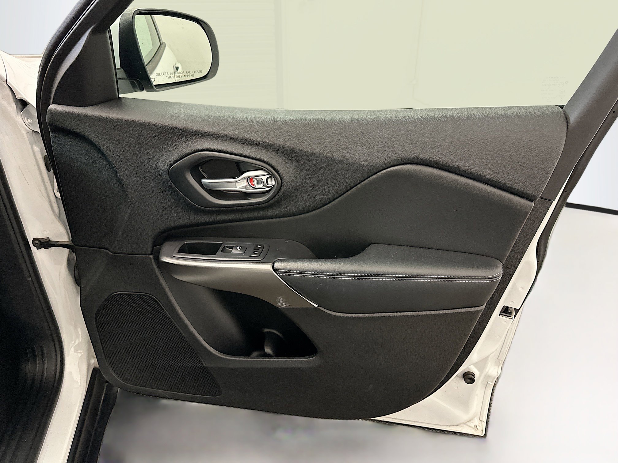 Used 2020 Jeep Cherokee Latitude w/ Cold Weather Group image 32