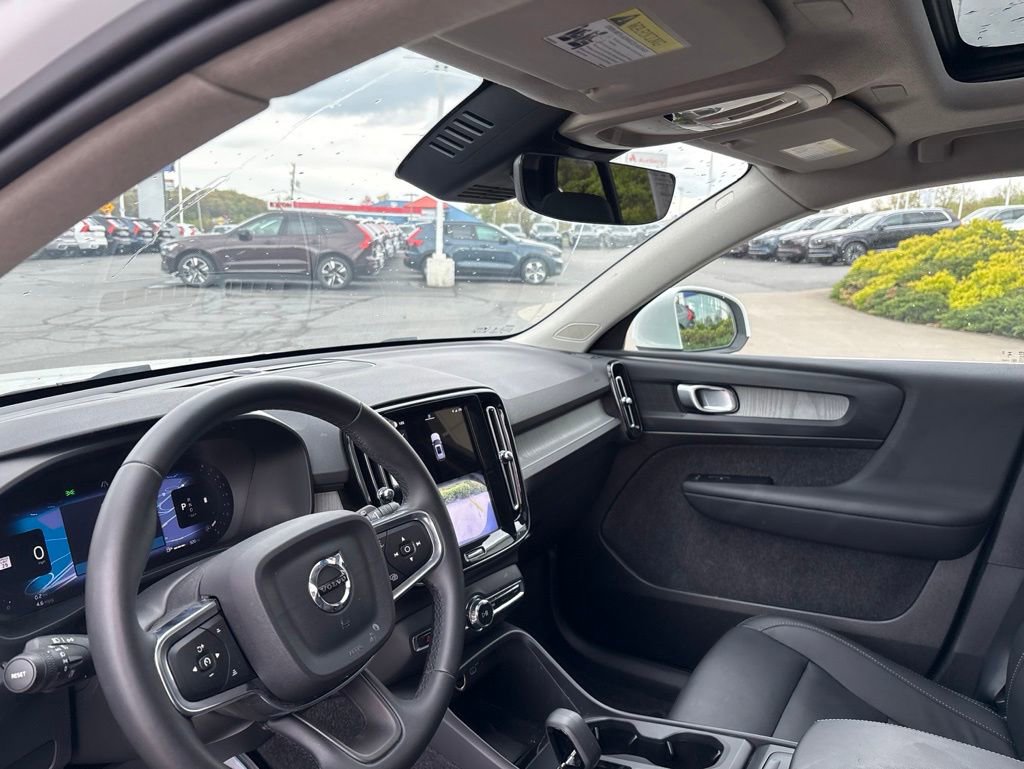Used 2025 Volvo XC40 B5 Core AWD/4WD image 16