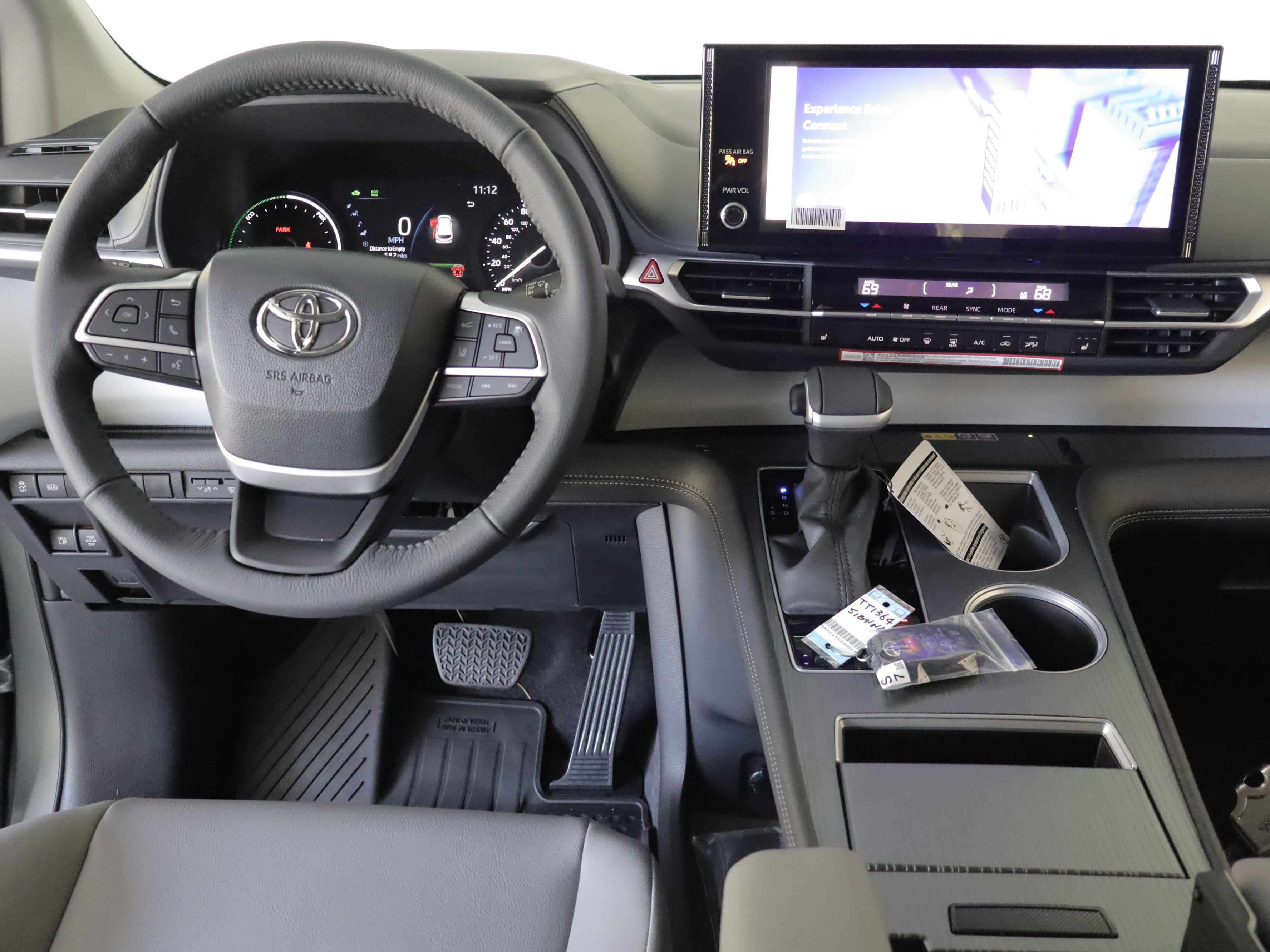 New 2026 Toyota Sienna XLE FWD image 2