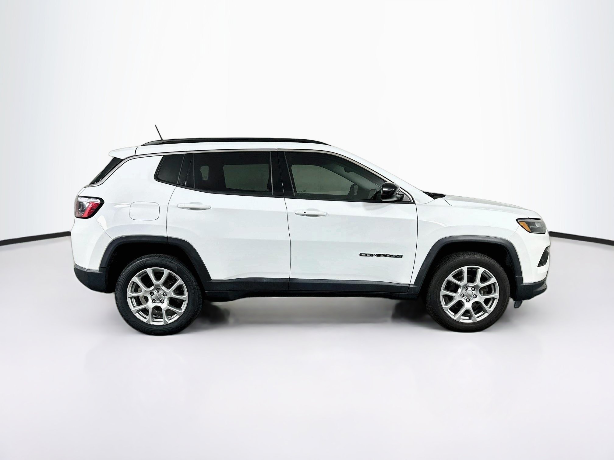 Used 2022 Jeep Compass Latitude AWD/4WD image 10