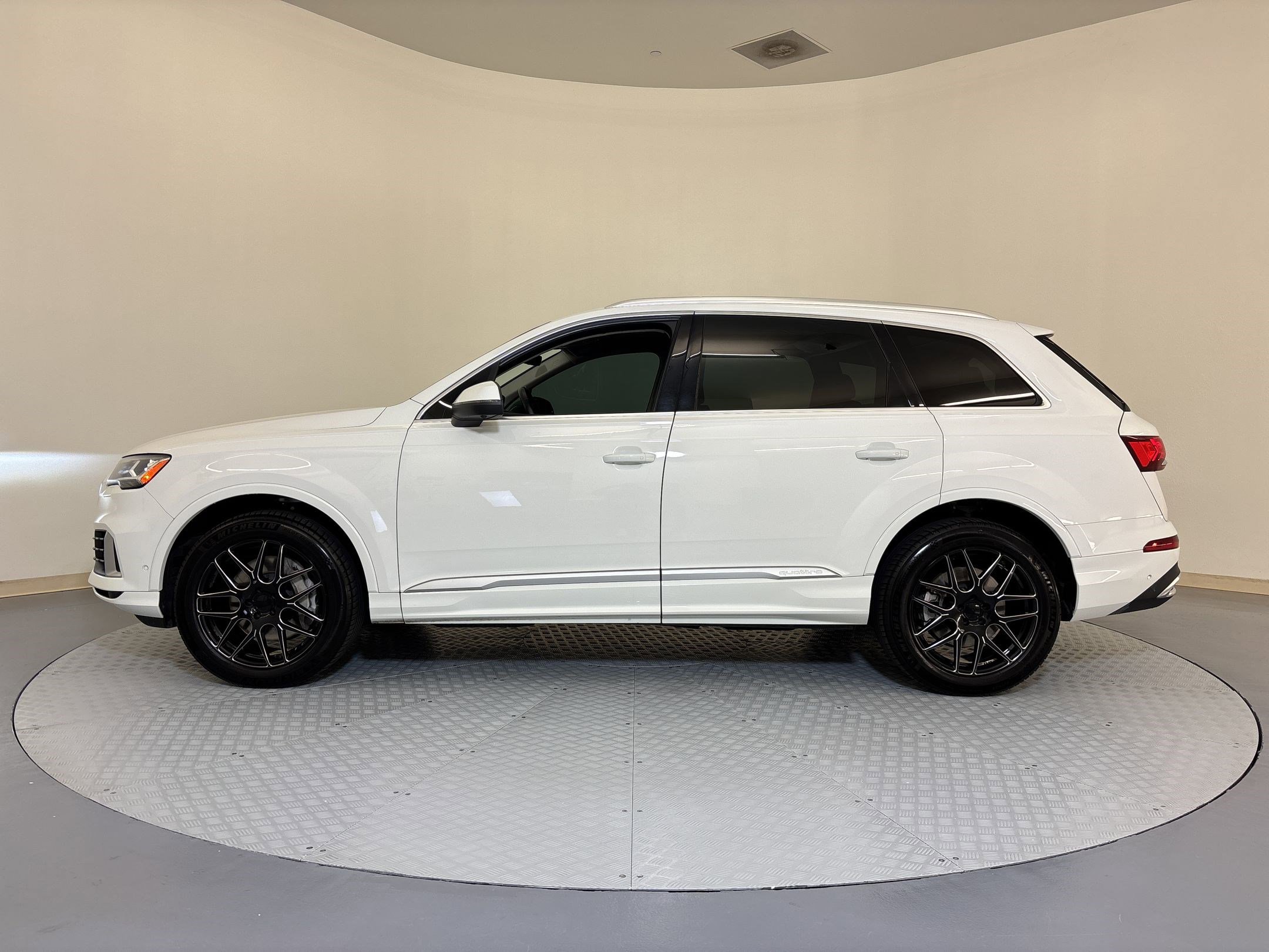 Used 2023 Audi Q7 3.0T Premium Plus AWD/4WD image 2