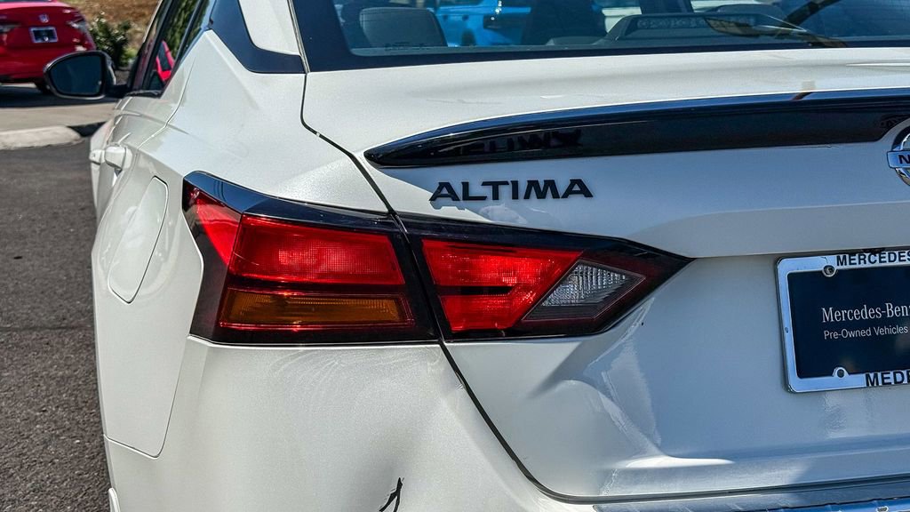 Used 2022 Nissan Altima 2.5 SR w/ Midnight Edition Package FWD image 9
