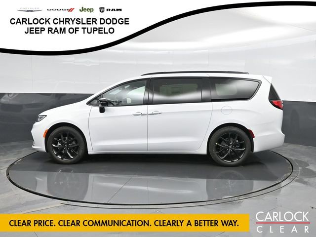 New 2026 Chrysler Pacifica Limited w/ Uconnect Theater Family Group image 7