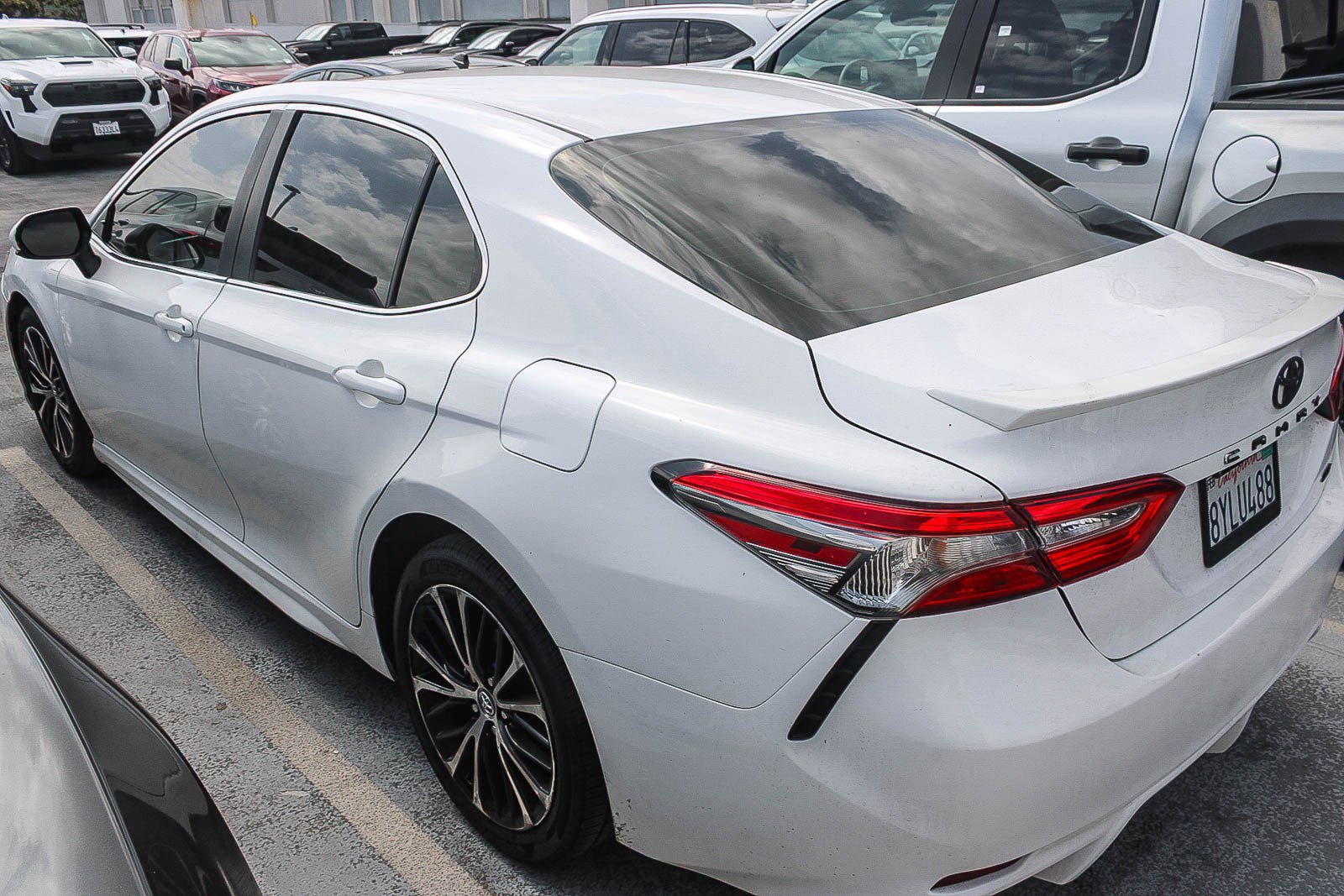 Used 2018 Toyota Camry SE w/ Moonroof Package FWD image 12