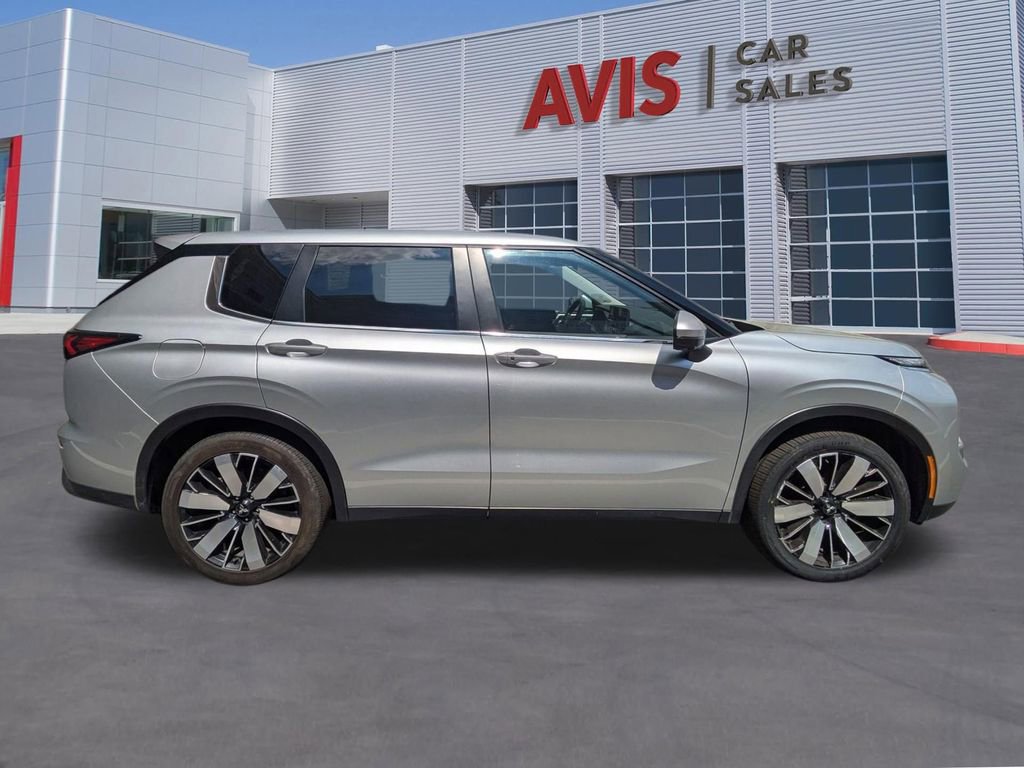Used 2025 Mitsubishi Outlander SE AWD/4WD image 5