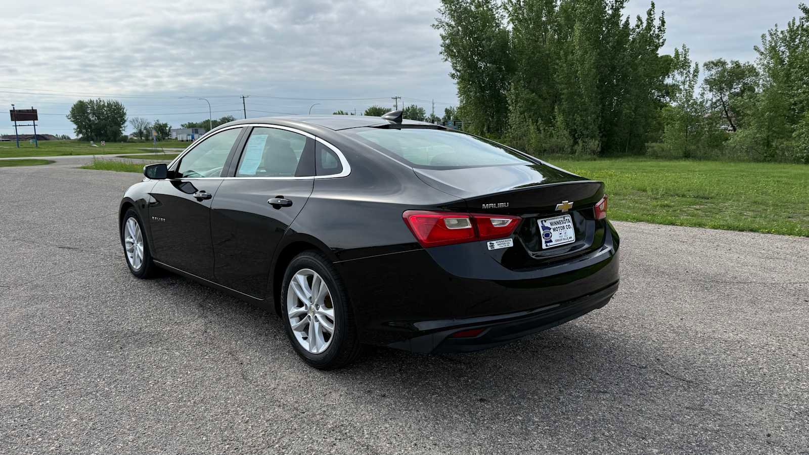Used 2016 Chevrolet Malibu LT w/ Leather Package FWD image 5