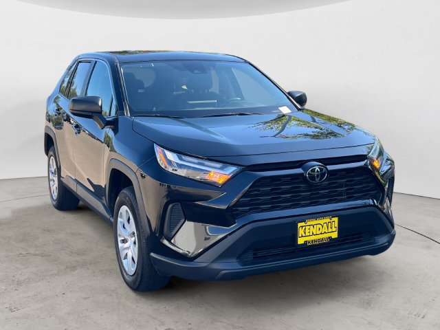 Used 2025 Toyota RAV4 LE AWD/4WD image 3