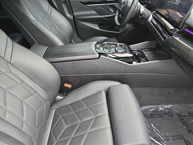 Used 2025 BMW 530i w/ Premium Package RWD image 22