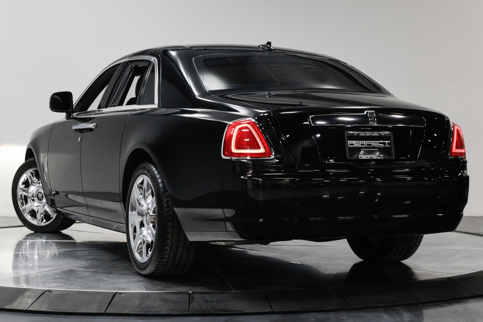 Used 2011 Rolls-Royce Ghost image 35