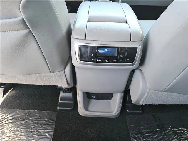 Used 2018 Toyota Highlander XLE image 24
