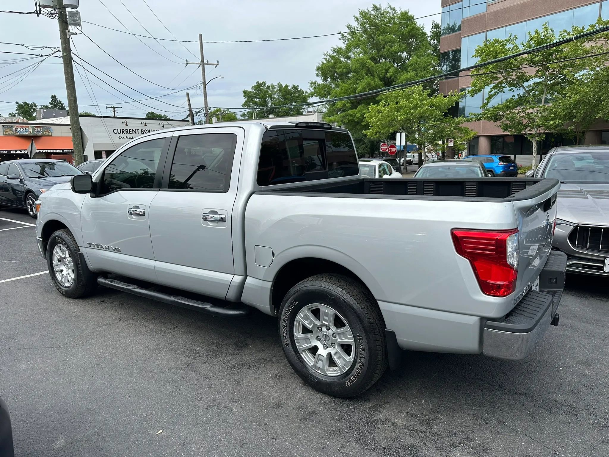 Used 2018 Nissan Titan SV AWD/4WD image 8