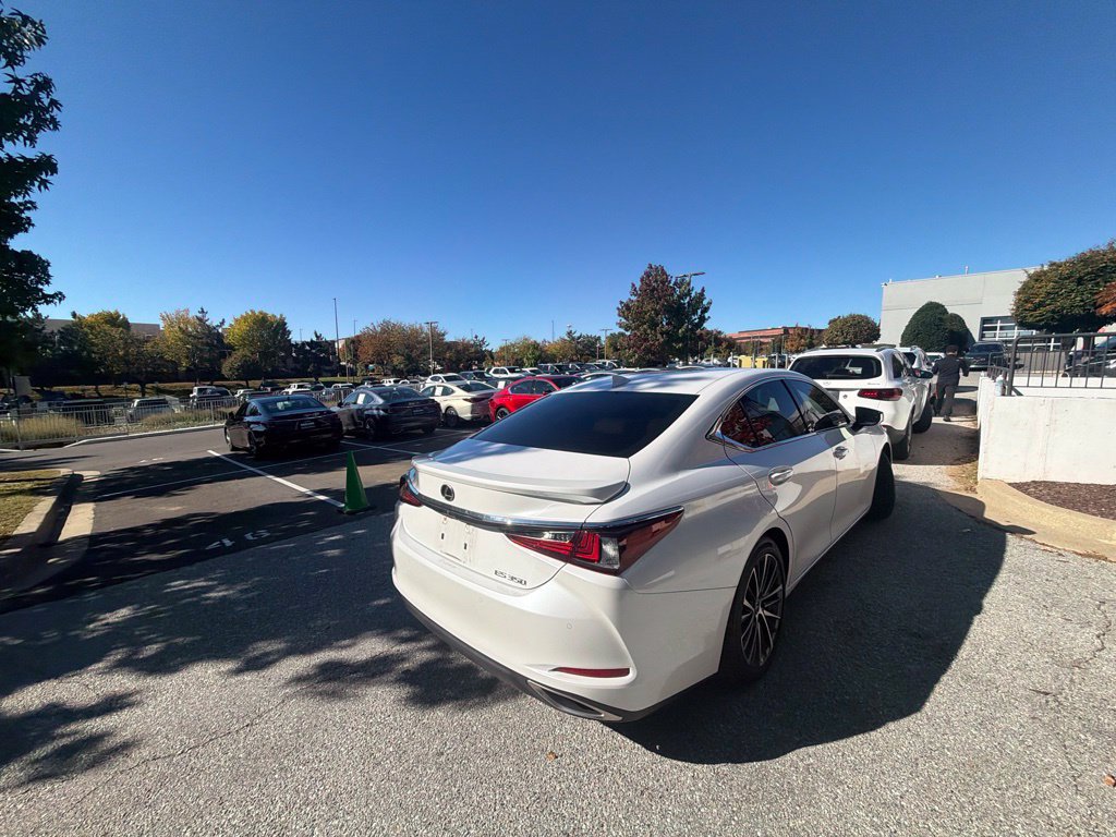 Certified 2025 Lexus ES 350 w/ Premium Package FWD image 10