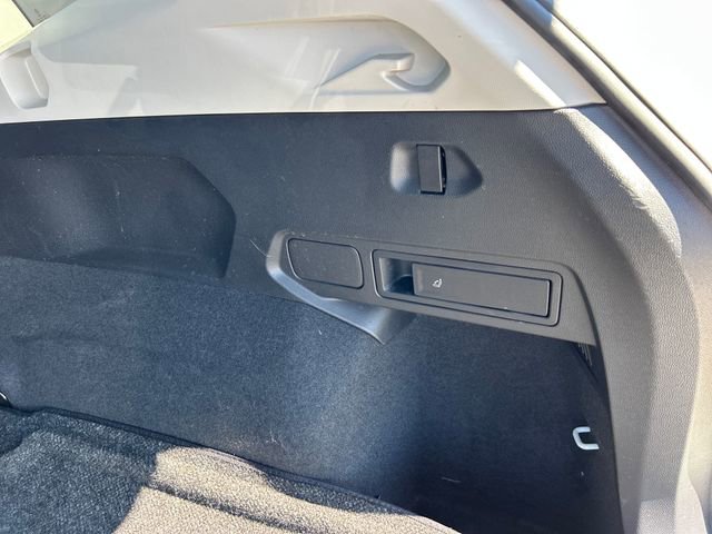 Used 2023 Volkswagen Tiguan SE image 48