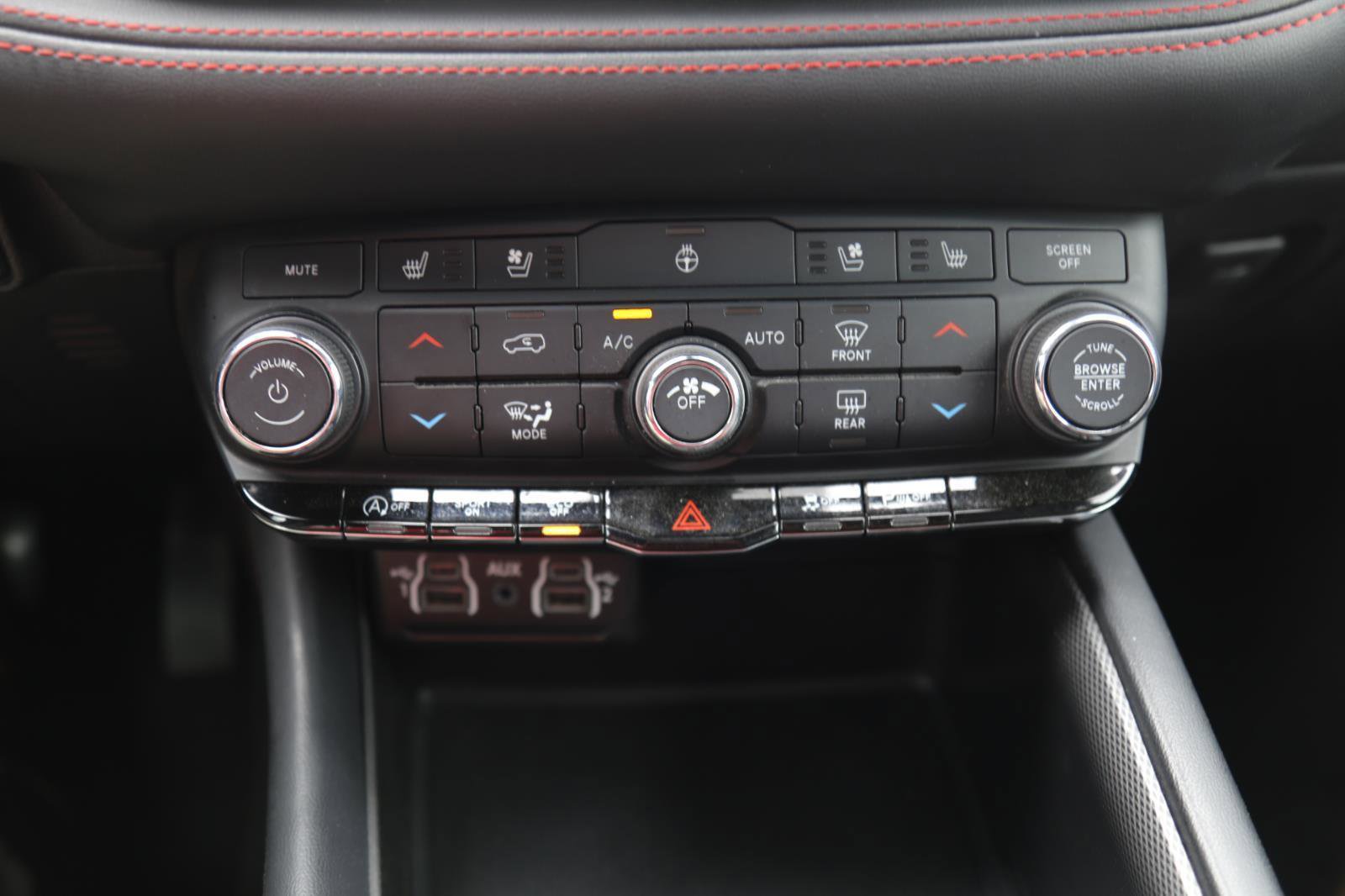 Used 2024 Dodge Durango GT RWD image 14